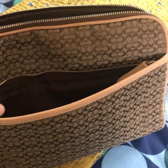 Coach Large Cosmetic Bag!💖 - Picture 3 of 13